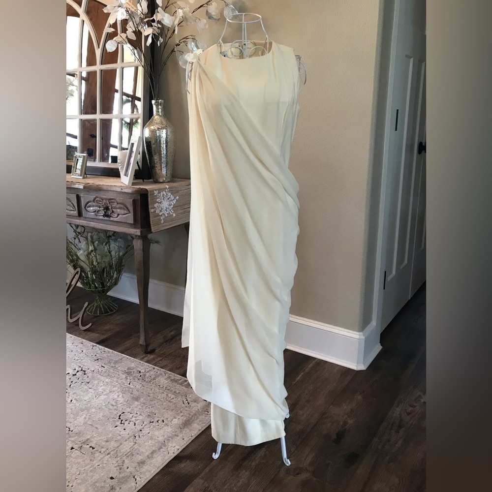 LULU BRAVO Formal, Cream Color, Size 4 In excellent condition